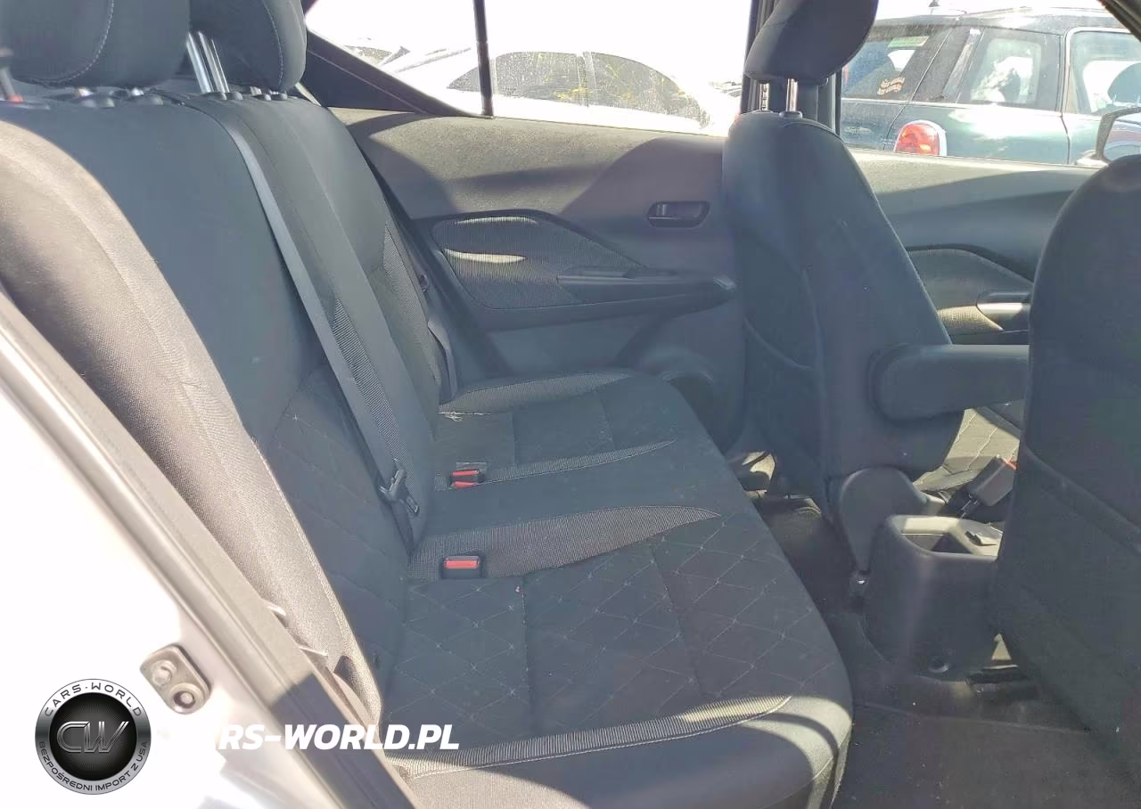 2019 Nissan Kicks S VIN:3N1CP5CUXKL563229 - 10