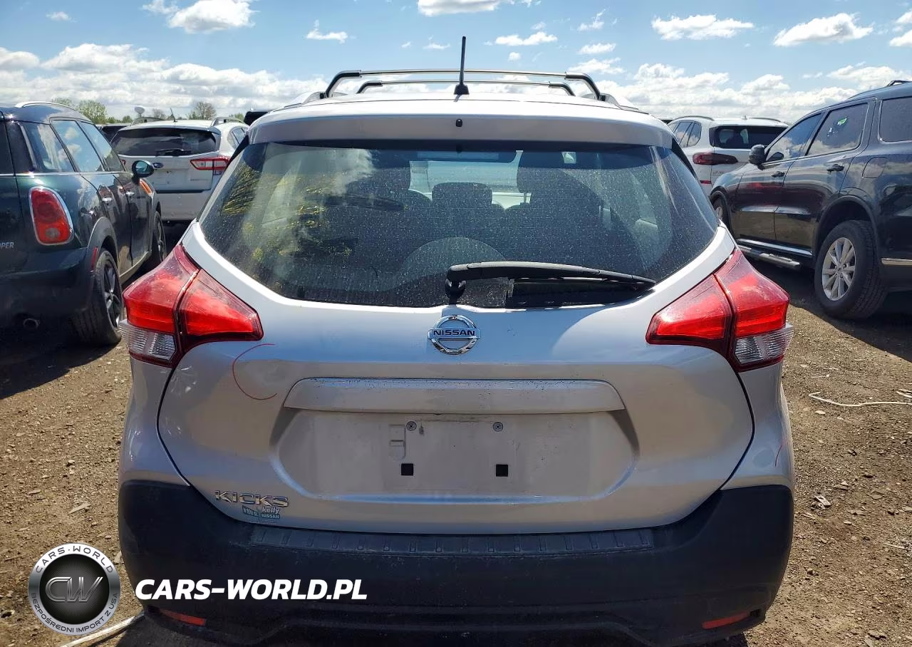 2019 Nissan Kicks S VIN:3N1CP5CUXKL563229 - 6