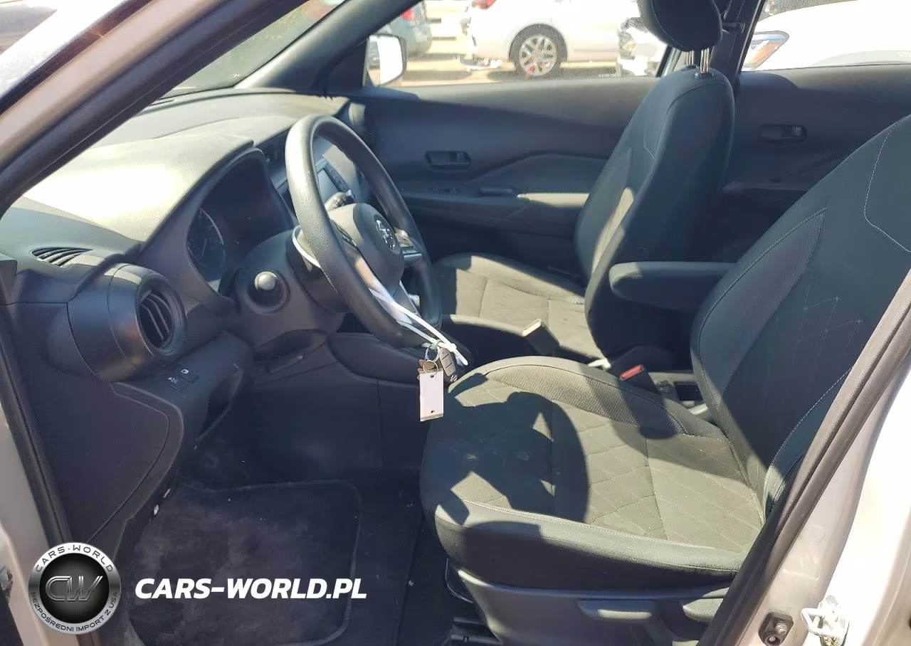 2019 Nissan Kicks S VIN:3N1CP5CUXKL563229 - 7