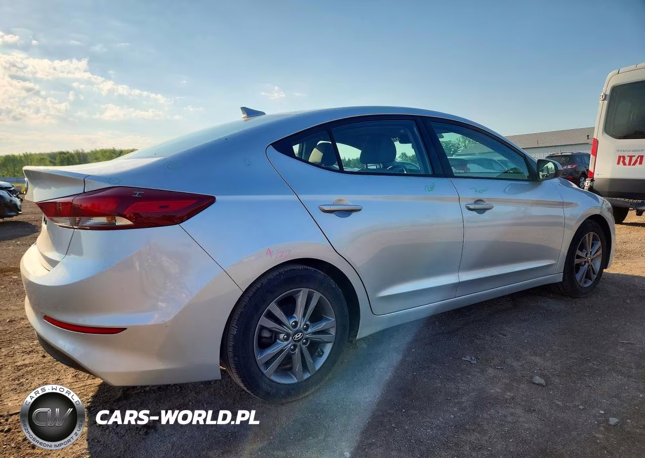 2018 Hyundai Elantra Sel VIN:5NPD84LF3JH382210 - 3
