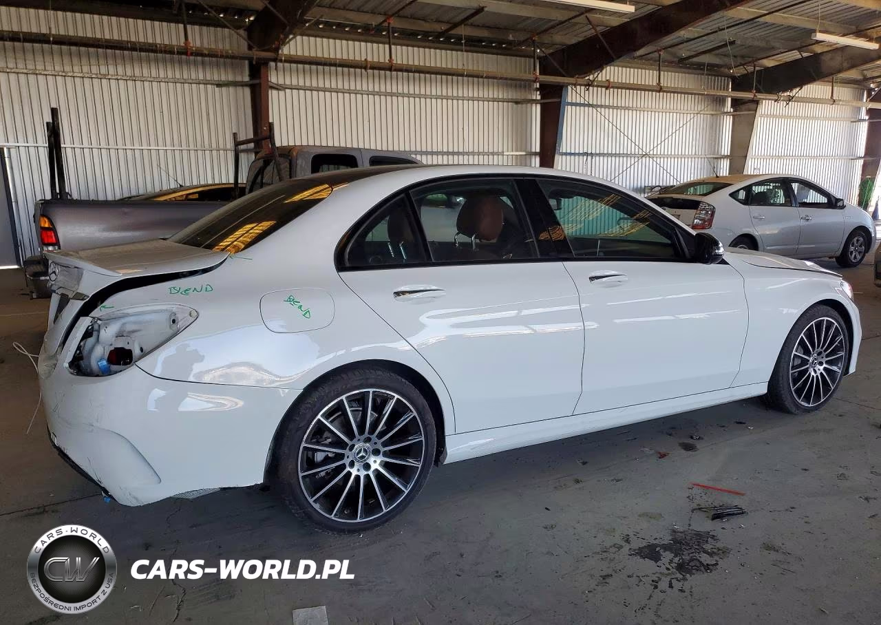 2017 Mercedes-Benz C 300 VIN:55SWF4JB0HU221092 - 3