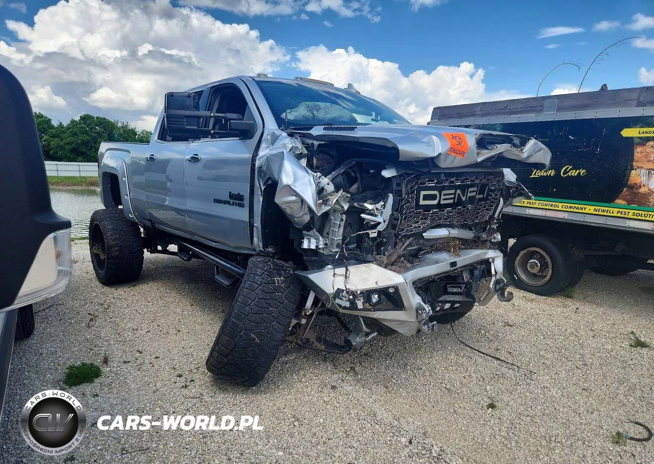 2018 GMC Sierra K2500 Denali VIN:1GT12UEY2JF133071 - 4