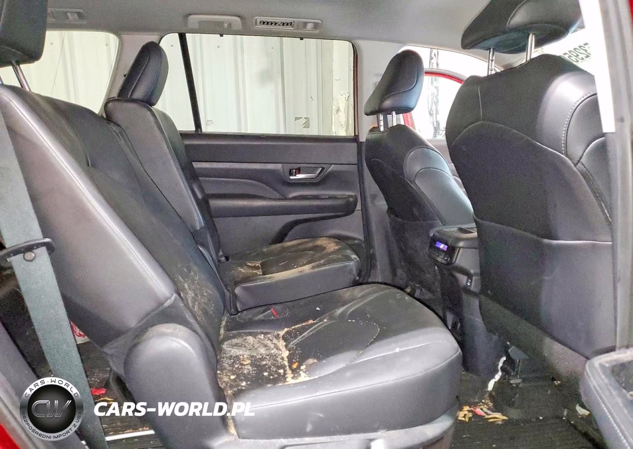 2024 Toyota Grand Highlander Xle VIN:5TDAAAB56RS047673 - 11