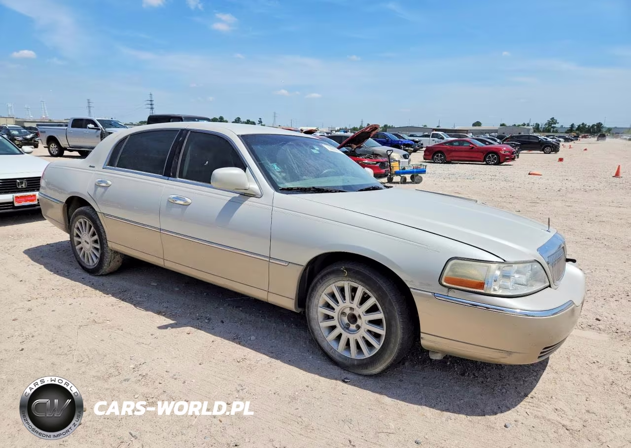 2005 Lincoln Town Car Signature VIN:1LNHM81W75Y631700 - 4