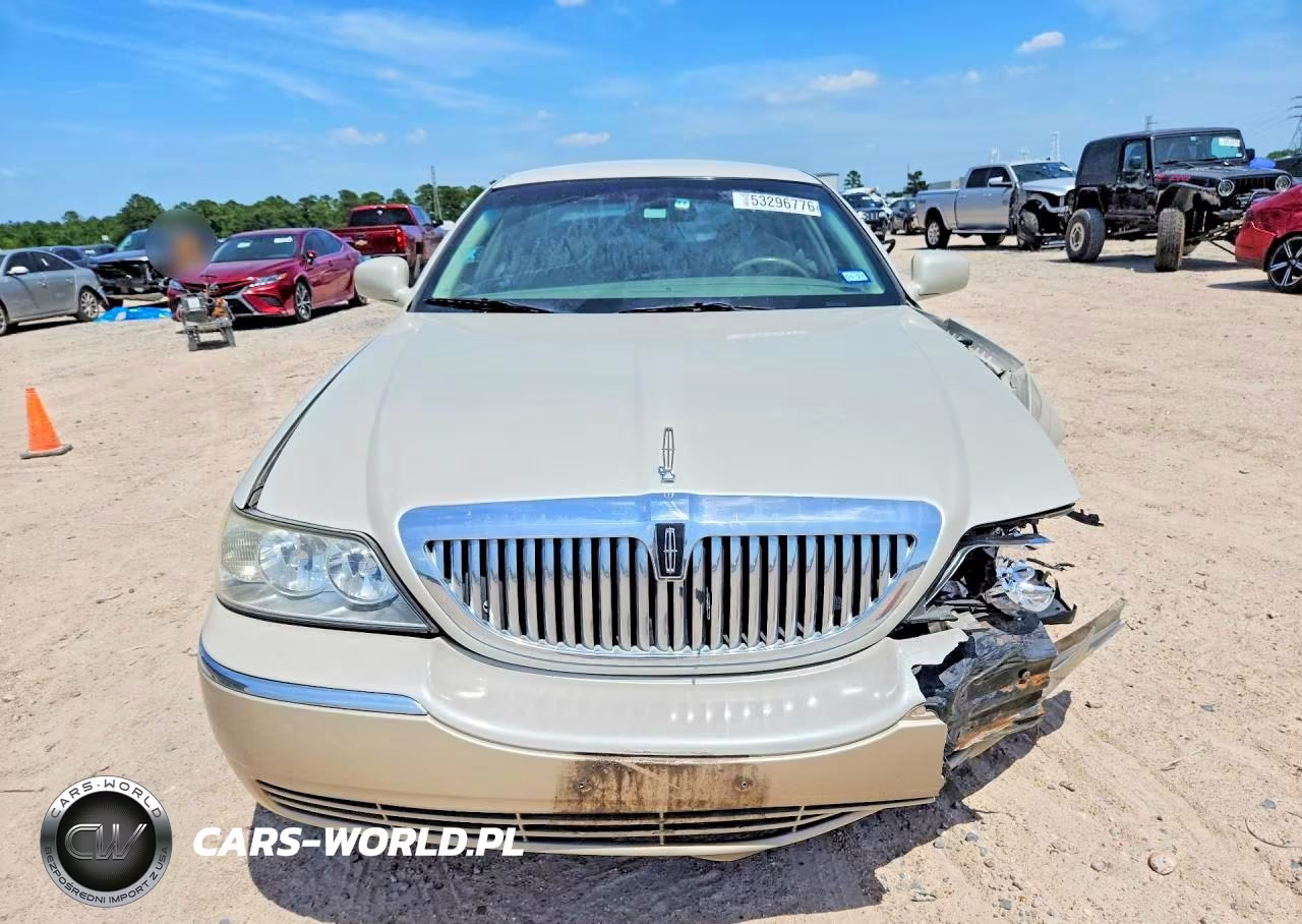 2005 Lincoln Town Car Signature VIN:1LNHM81W75Y631700 - 5