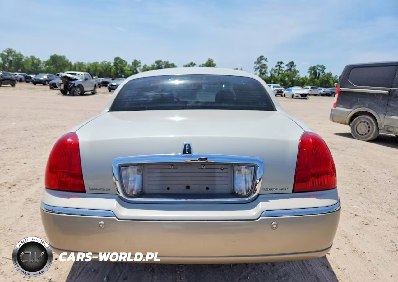 2005 Lincoln Town Car Signature VIN:1LNHM81W75Y631700 - 6