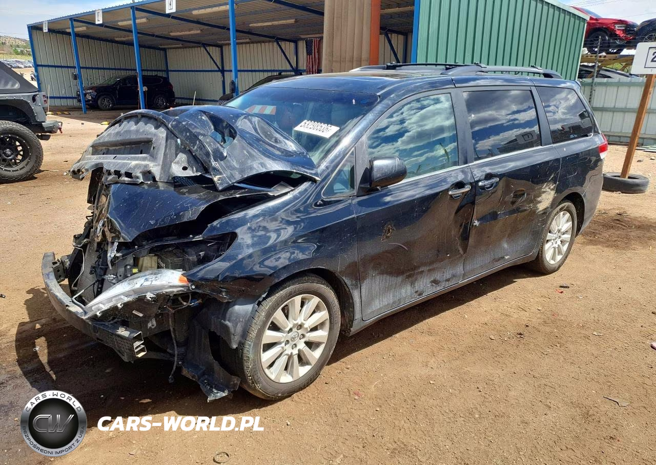 2013 Toyota Sienna Xle 7-Passenger – zdjęcie 1 z 13