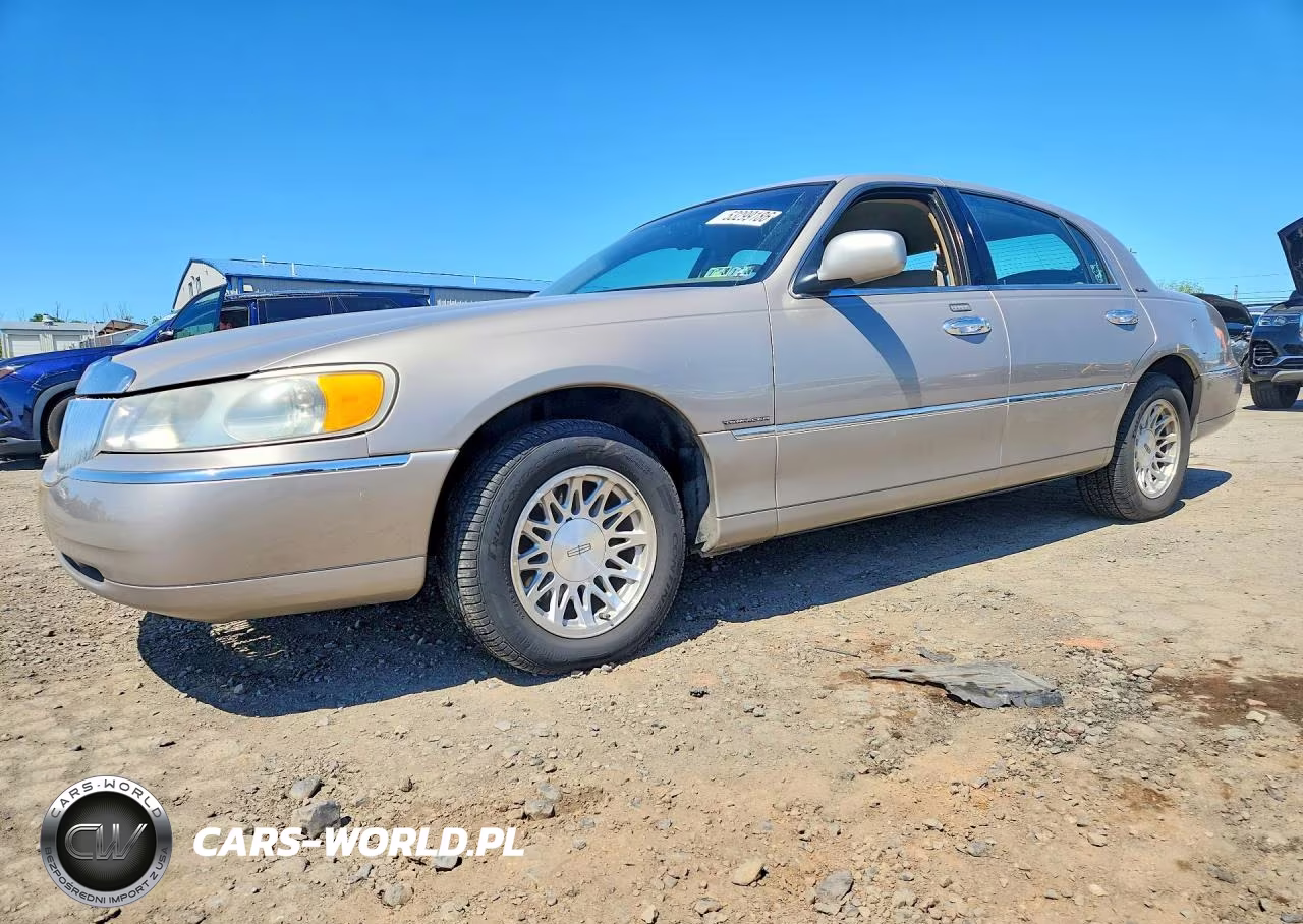 2000 Lincoln Town Car Signature
