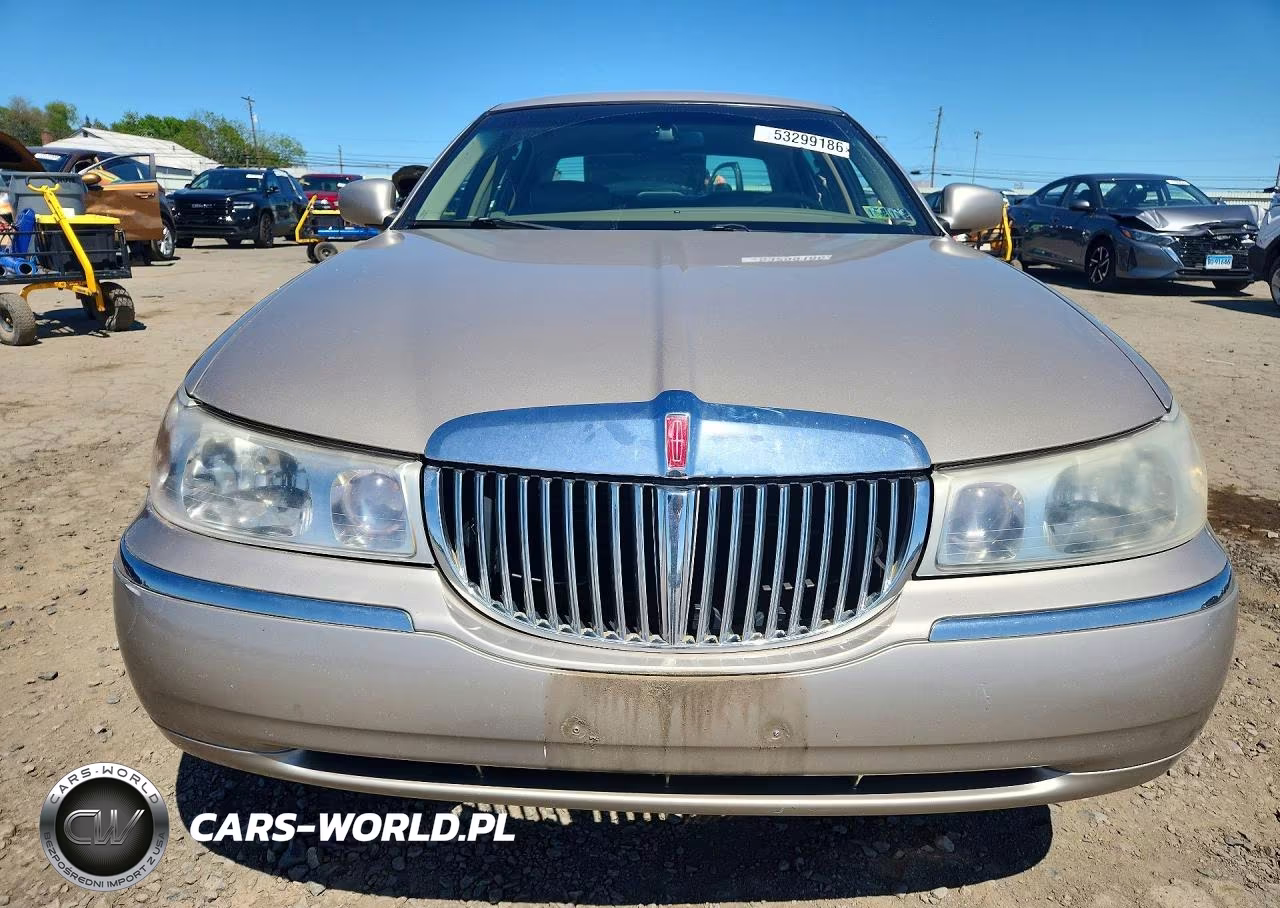 2000 Lincoln Town Car Signature VIN:1LNHM82W5YY934736 - 5