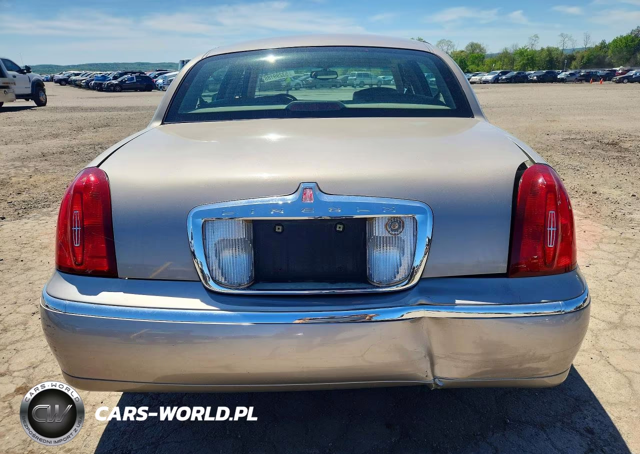 2000 Lincoln Town Car Signature VIN:1LNHM82W5YY934736 - 6