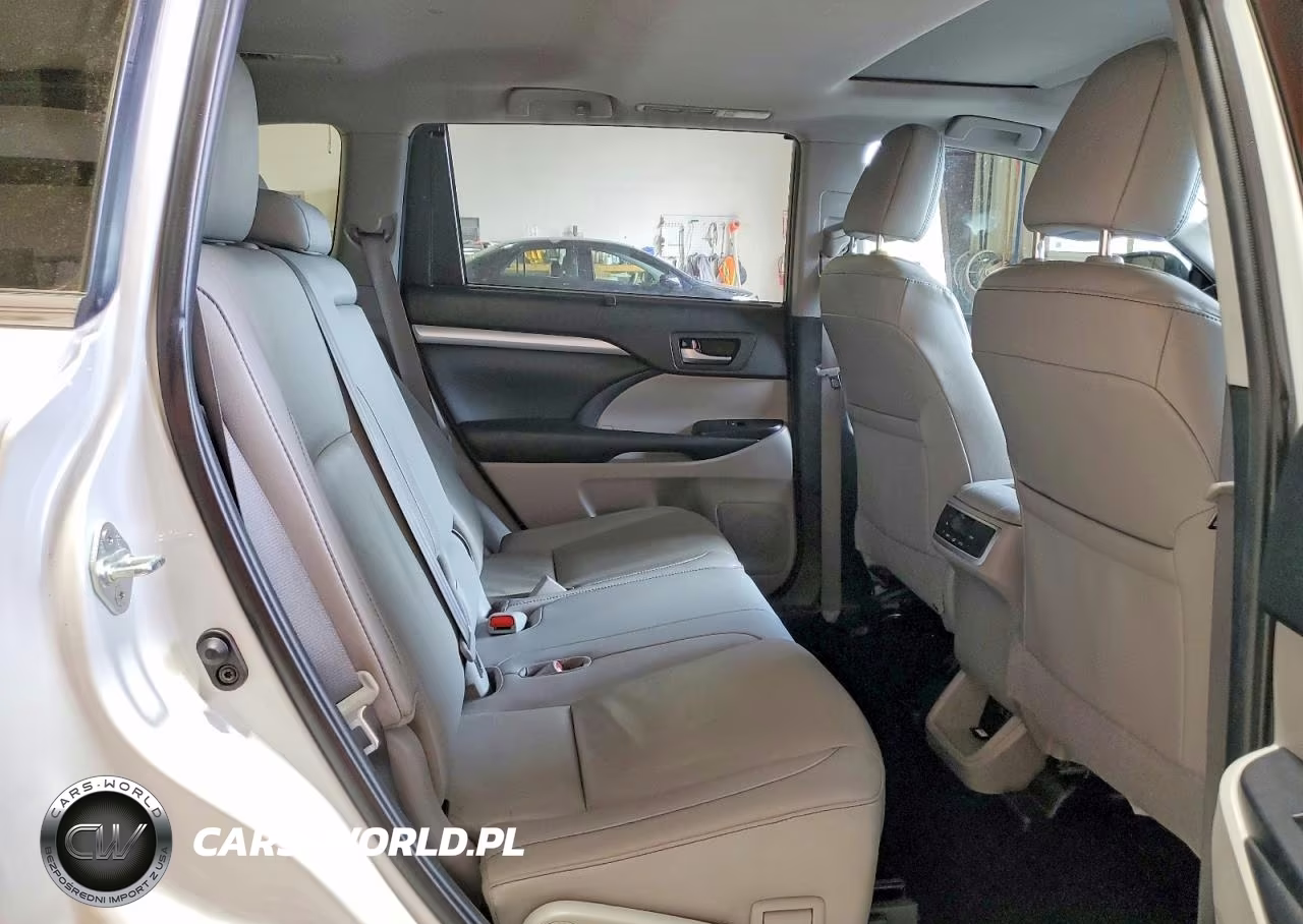 2019 Toyota Highlander Xle VIN:5TDJZRFH8KS594624 - 11