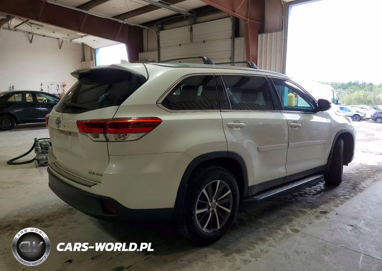 2019 Toyota Highlander Xle VIN:5TDJZRFH8KS594624 - 3