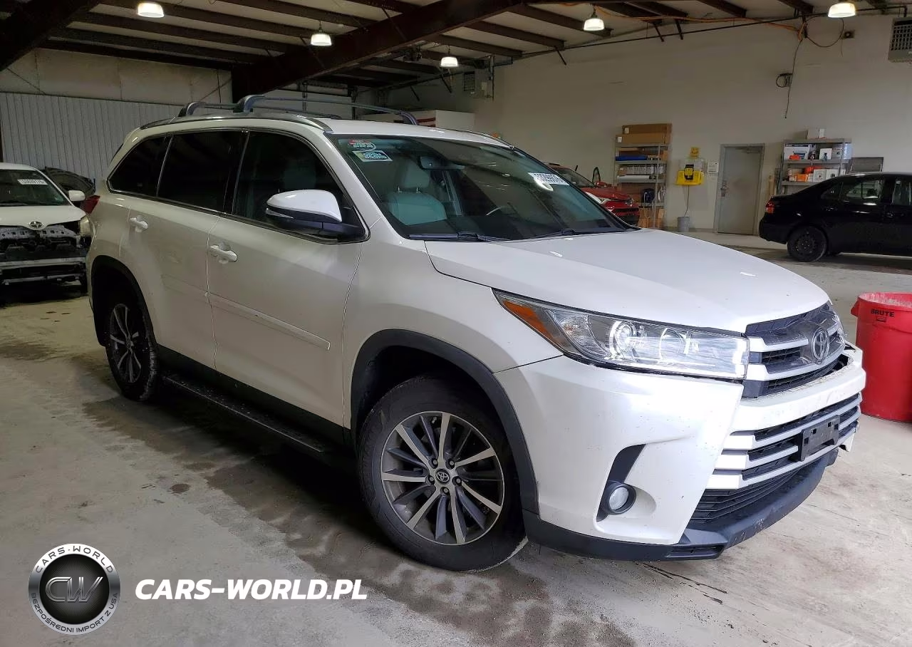 2019 Toyota Highlander Xle VIN:5TDJZRFH8KS594624 - 4