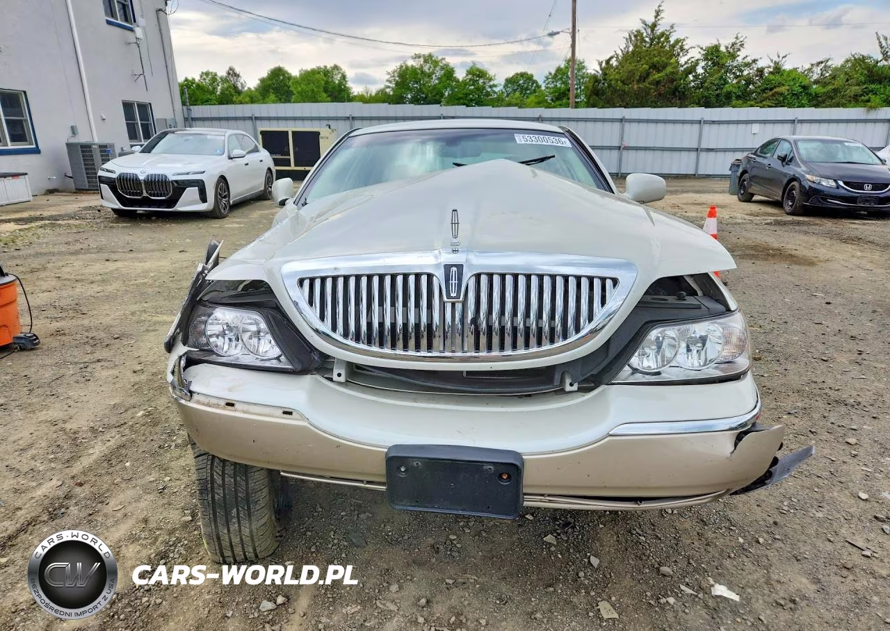 2006 Lincoln Town Car Signature VIN:1LNHM81W76Y632038 - 5