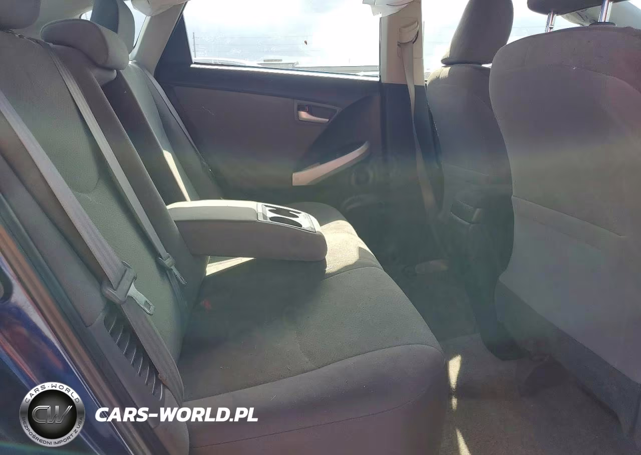 2014 Toyota Prius Two VIN:JTDKN3DU8E1736789 - 11