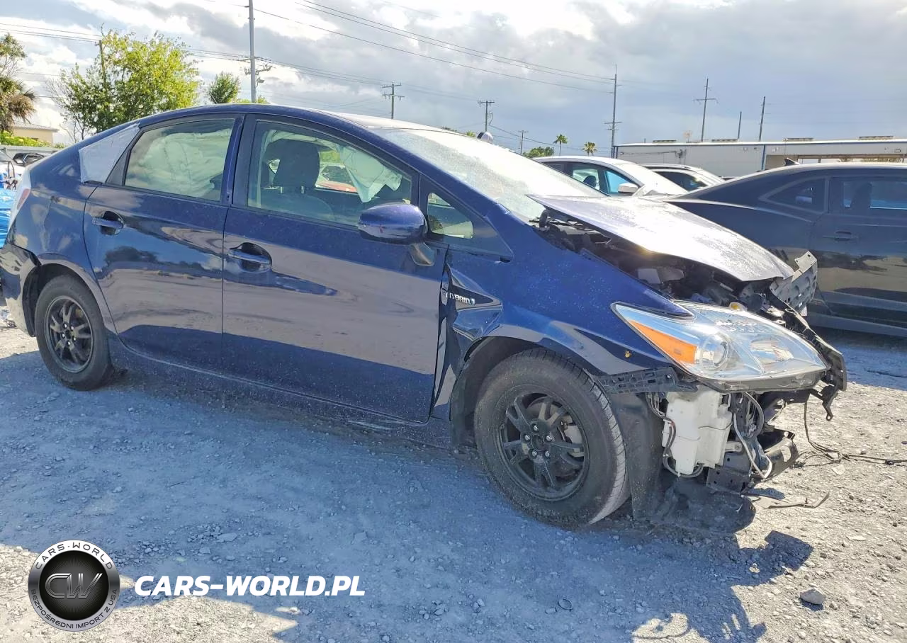 2014 Toyota Prius Two VIN:JTDKN3DU8E1736789 - 4