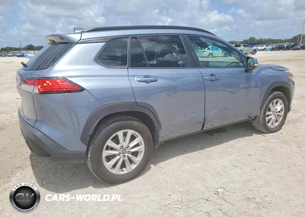 2022 Toyota Corolla Cross Le VIN:7MUCAAAG0NV030704 - 3