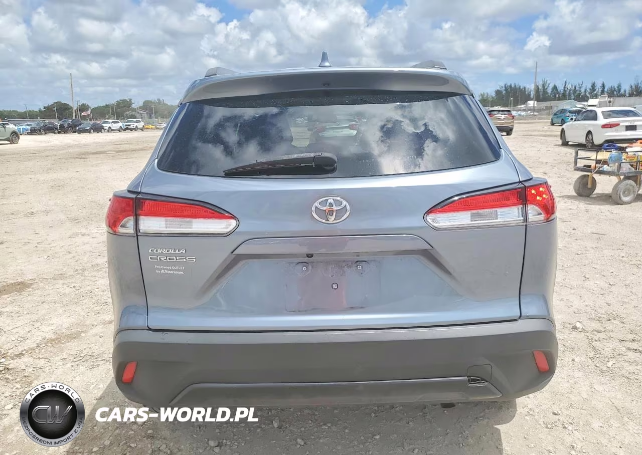 2022 Toyota Corolla Cross Le VIN:7MUCAAAG0NV030704 - 6