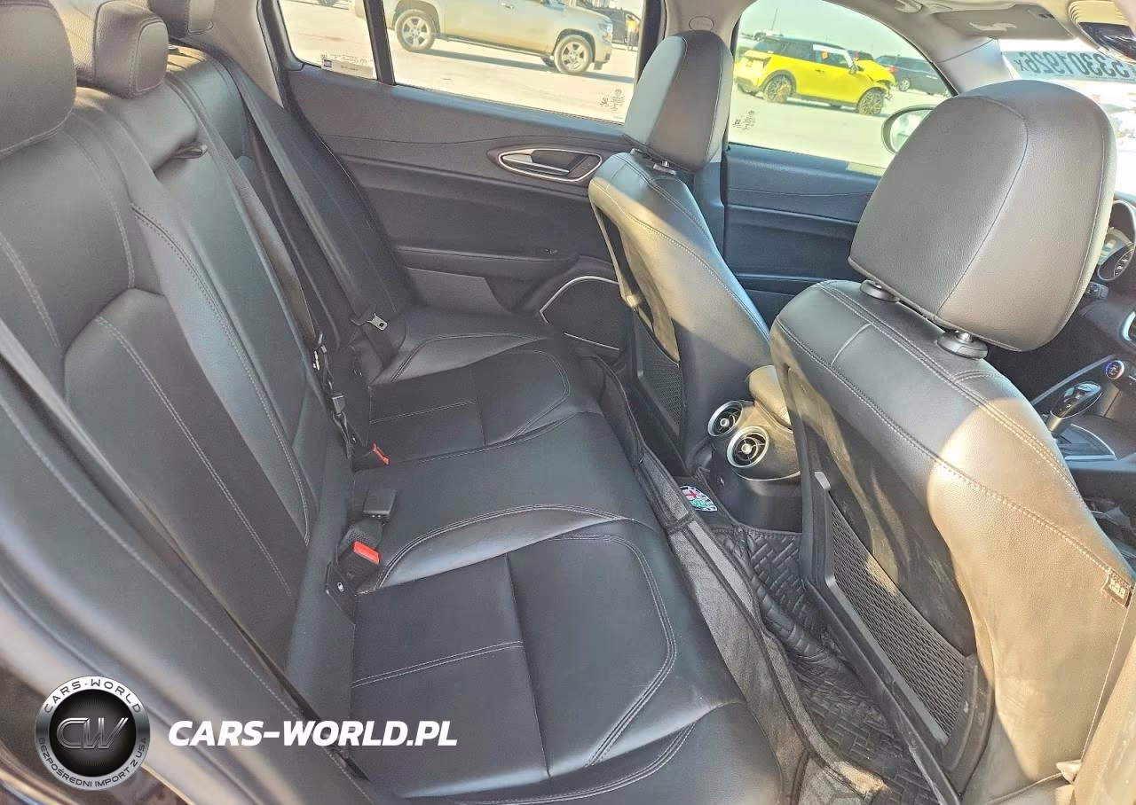 2019 Alfa Romeo Giulia Ti VIN:ZARFANBN3K7623125 - 10