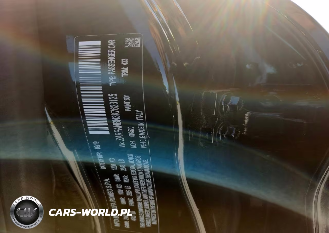 2019 Alfa Romeo Giulia Ti VIN:ZARFANBN3K7623125 - 12