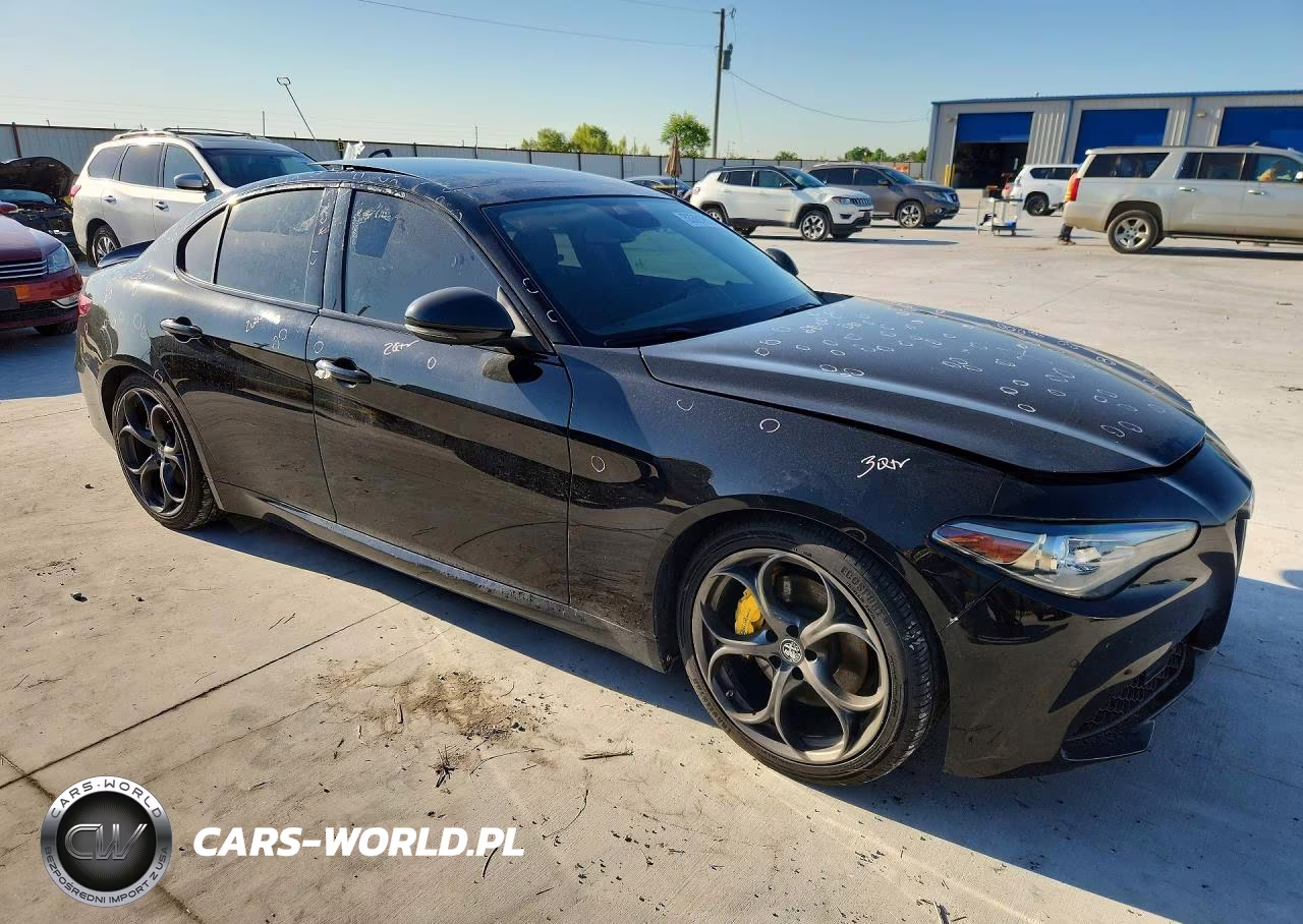2019 Alfa Romeo Giulia Ti VIN:ZARFANBN3K7623125 - 4