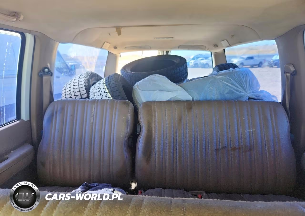 1993 Chevrolet Suburban K2500 VIN:1GNGK26K5PJ362270 - 10