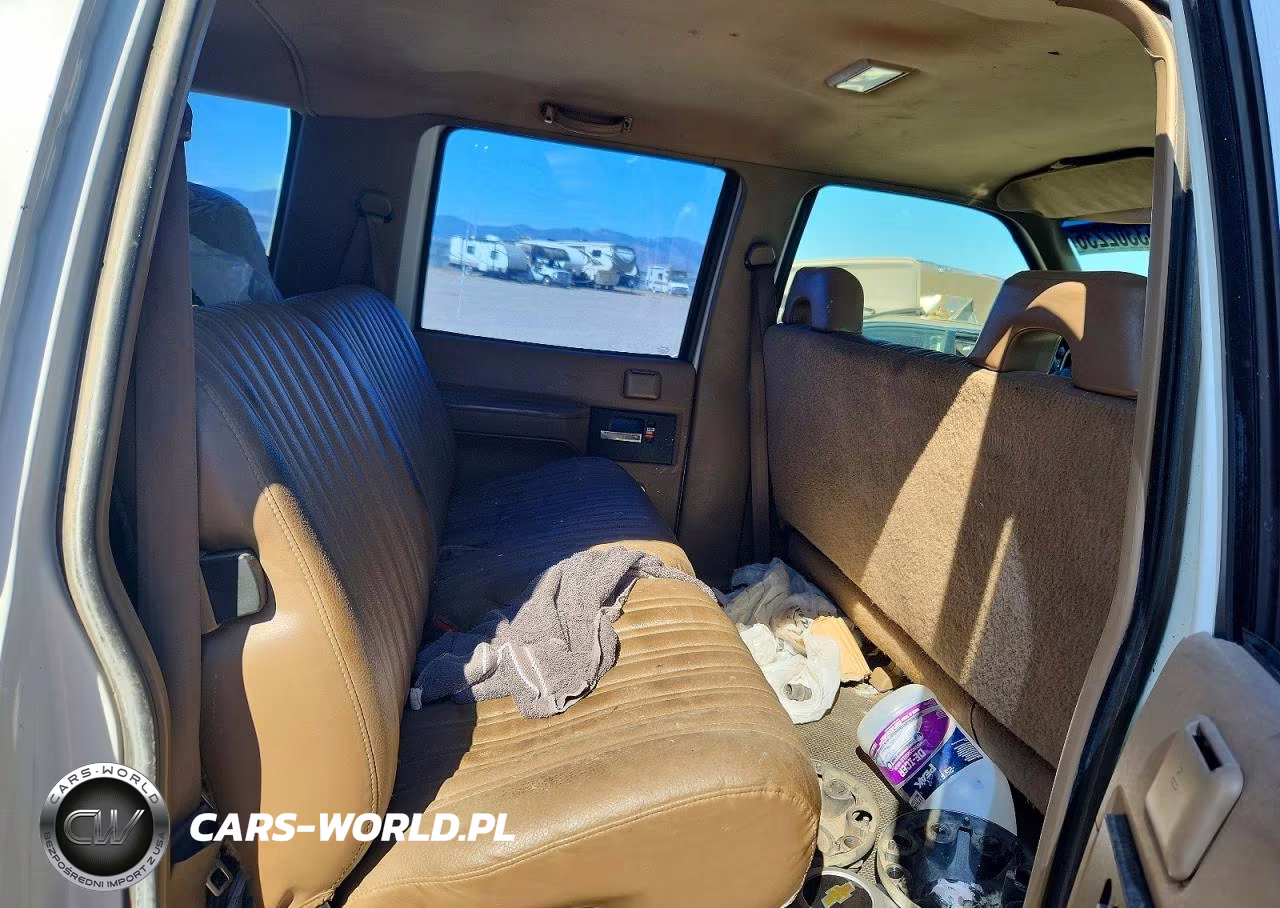 1993 Chevrolet Suburban K2500 VIN:1GNGK26K5PJ362270 - 11