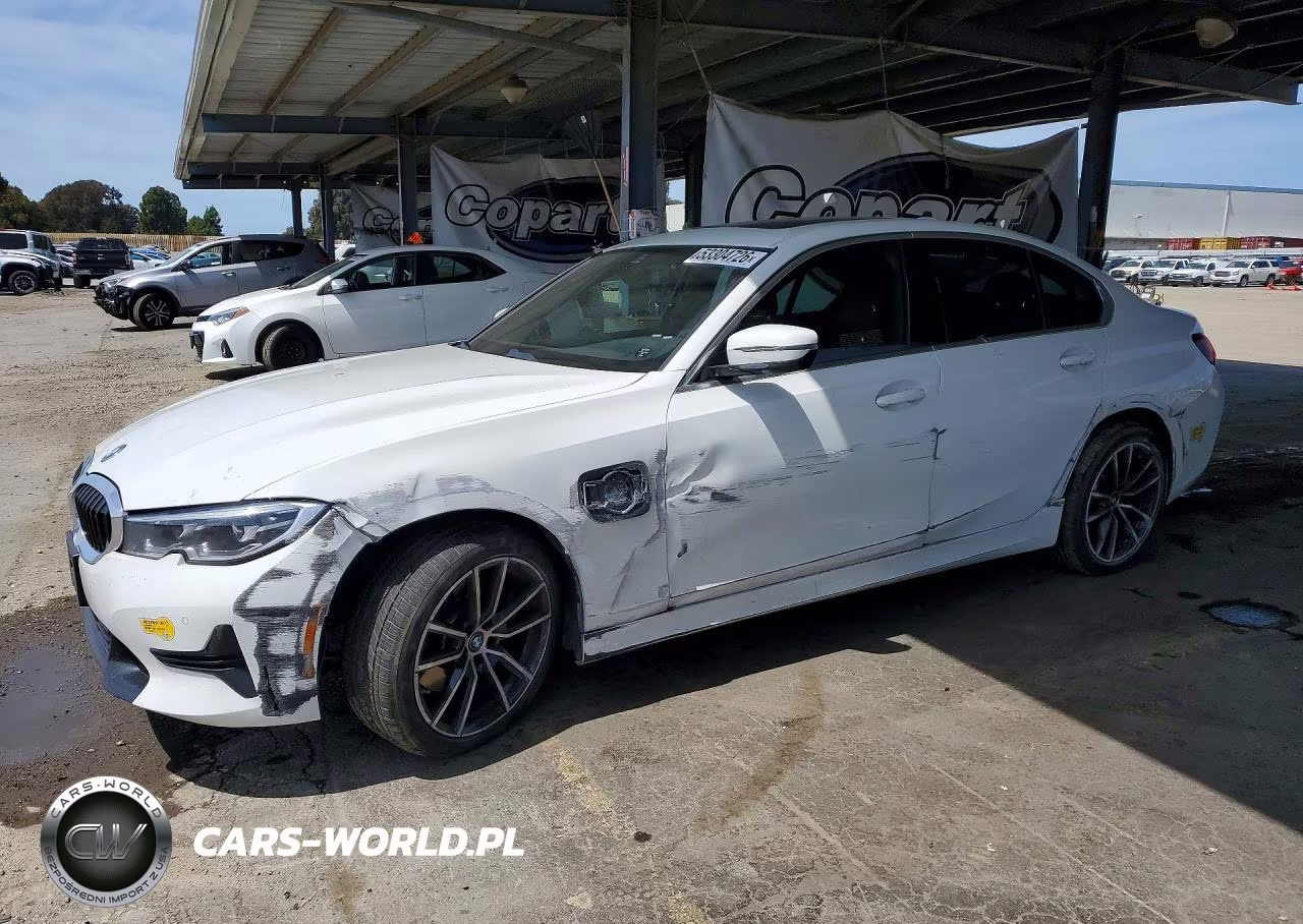 2022 BMW 330Xe