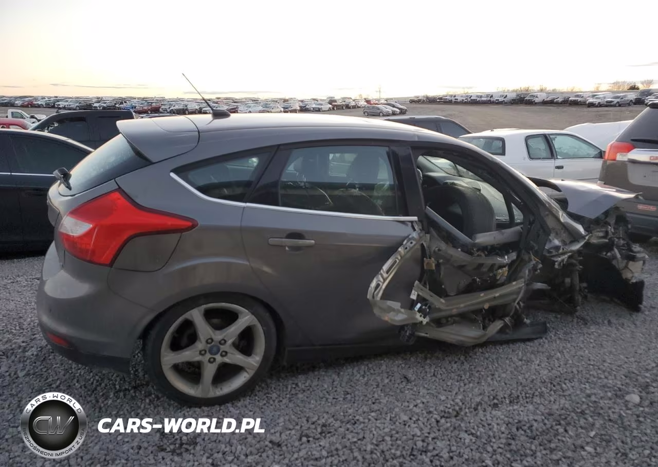 2012 Ford Focus Titanium VIN:1FAHP3N29CL213841 - 3