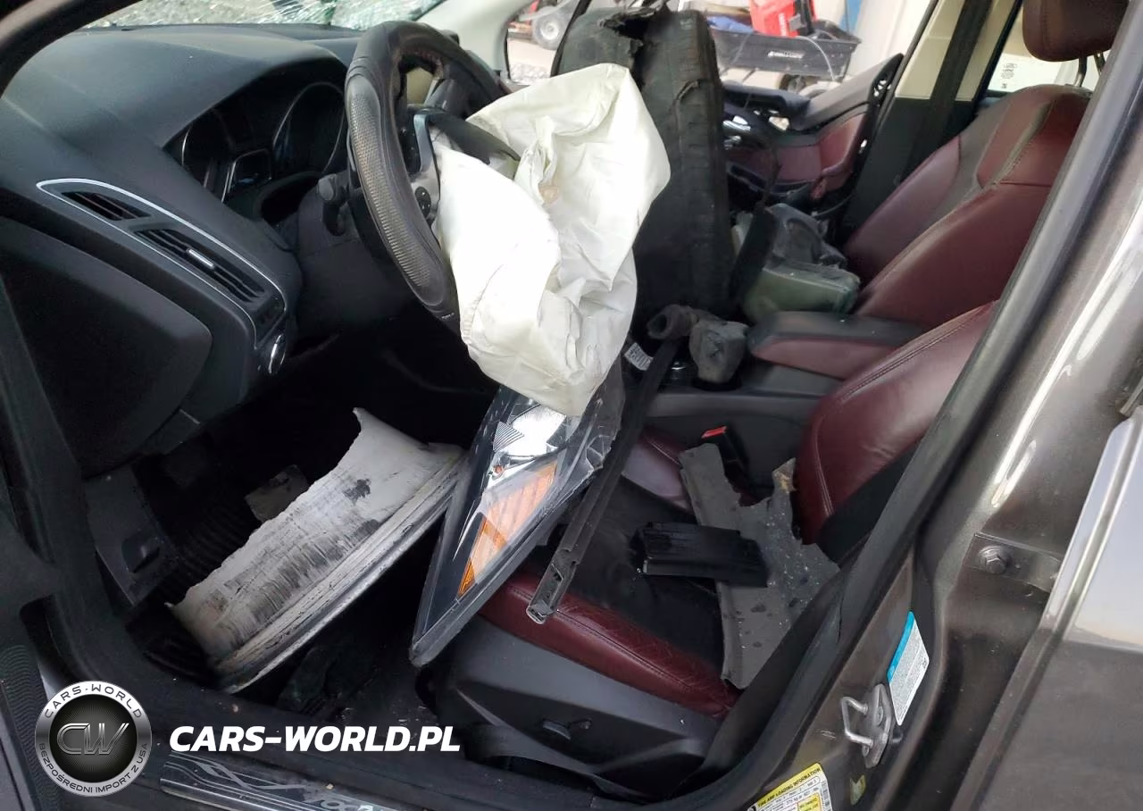 2012 Ford Focus Titanium VIN:1FAHP3N29CL213841 - 7