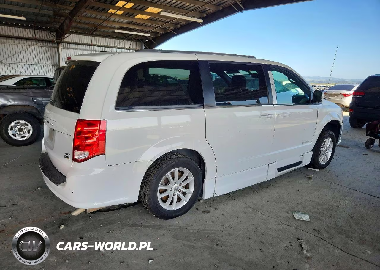2018 Dodge Grand Caravan Sxt VIN:2C4RDGCG7JR206064 - 3