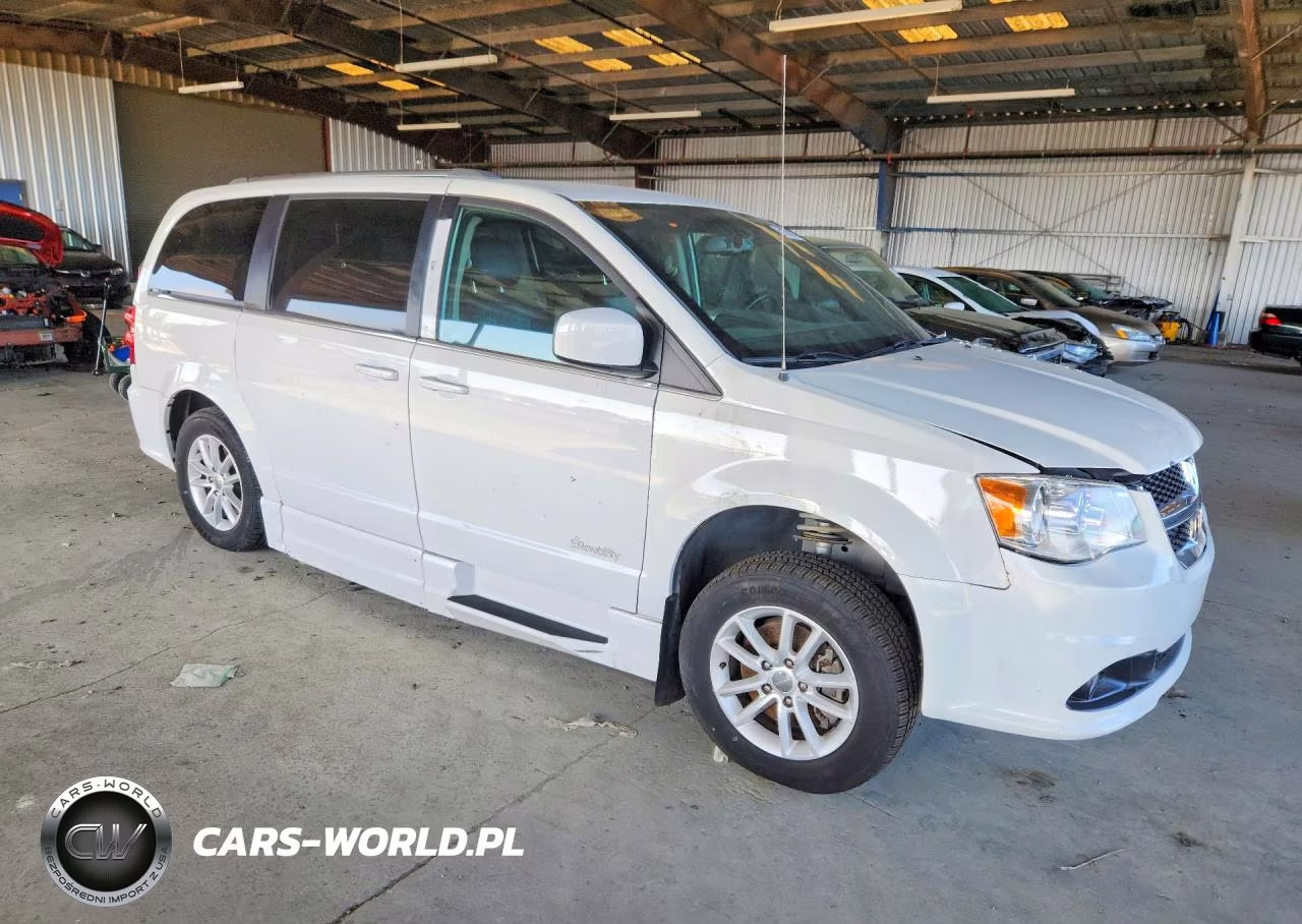 2018 Dodge Grand Caravan Sxt VIN:2C4RDGCG7JR206064 - 4