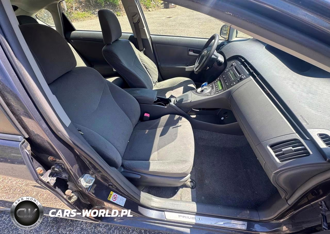 2011 Toyota Prius Two VIN:JTDKN3DU6B1377065 - 5