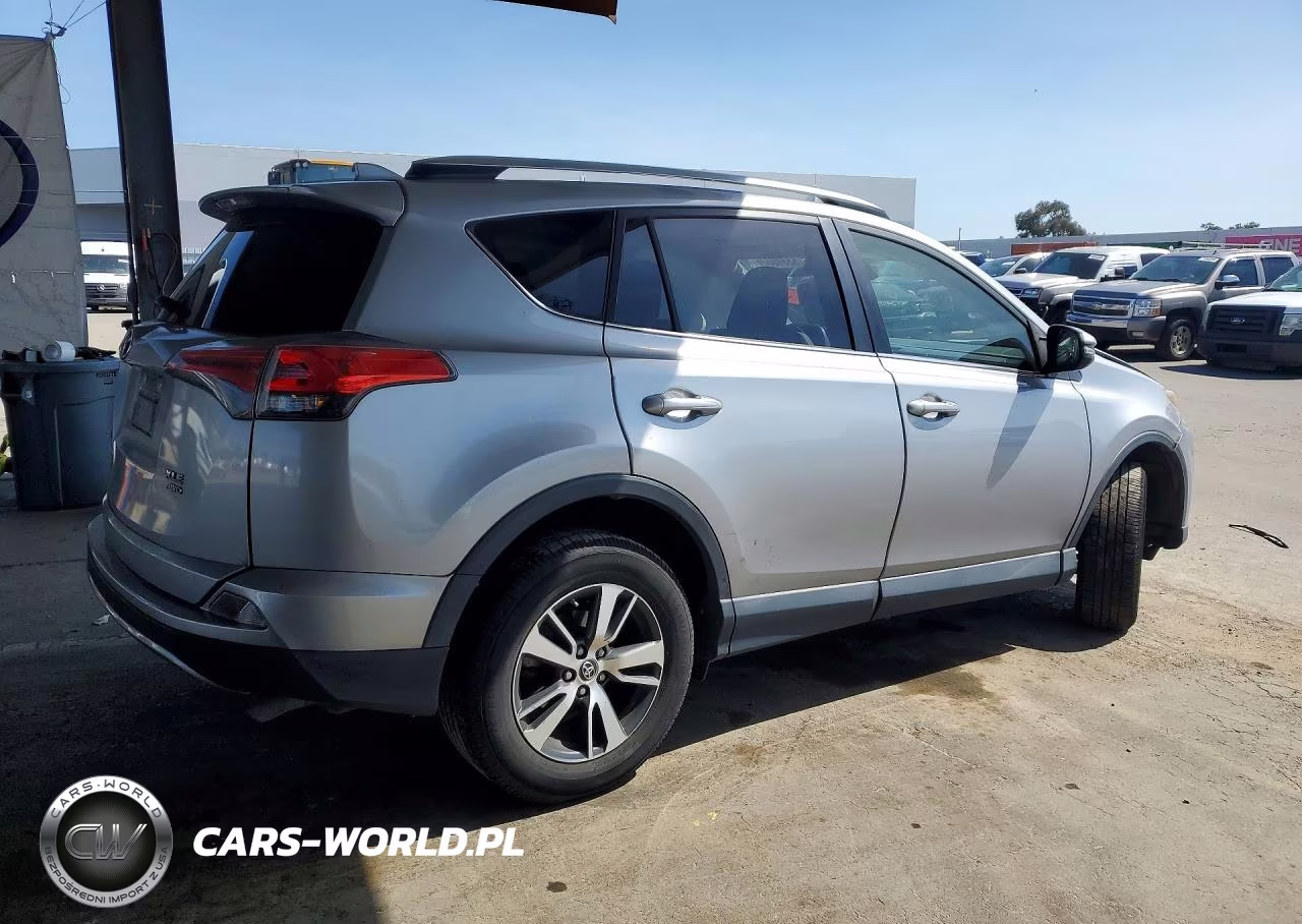 2018 Toyota Rav4 Xle VIN:JTMRFREV9JD257425 - 3