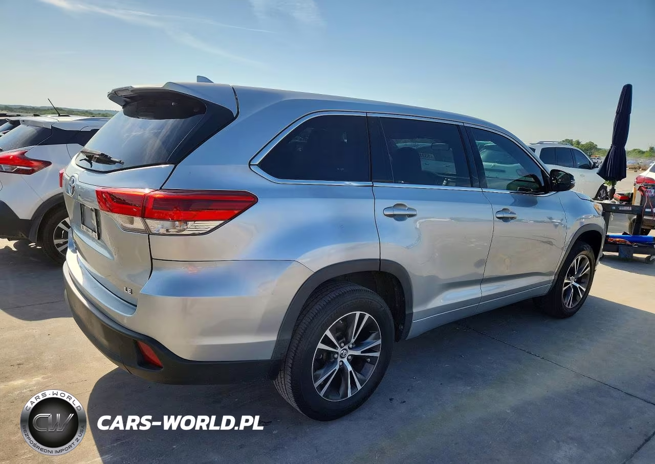 2018 Toyota Highlander Le Plus VIN:5TDZZRFH2JS251244 - 3