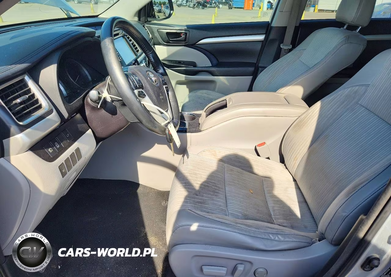 2018 Toyota Highlander Le Plus VIN:5TDZZRFH2JS251244 - 7