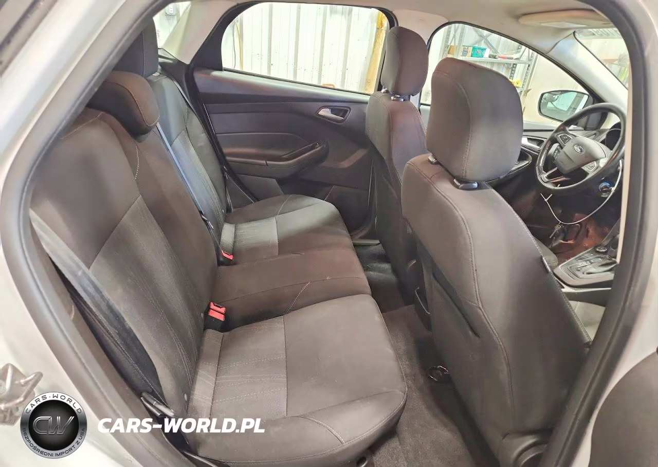 2016 Ford Focus Se VIN:1FADP3K26GL282205 - 10