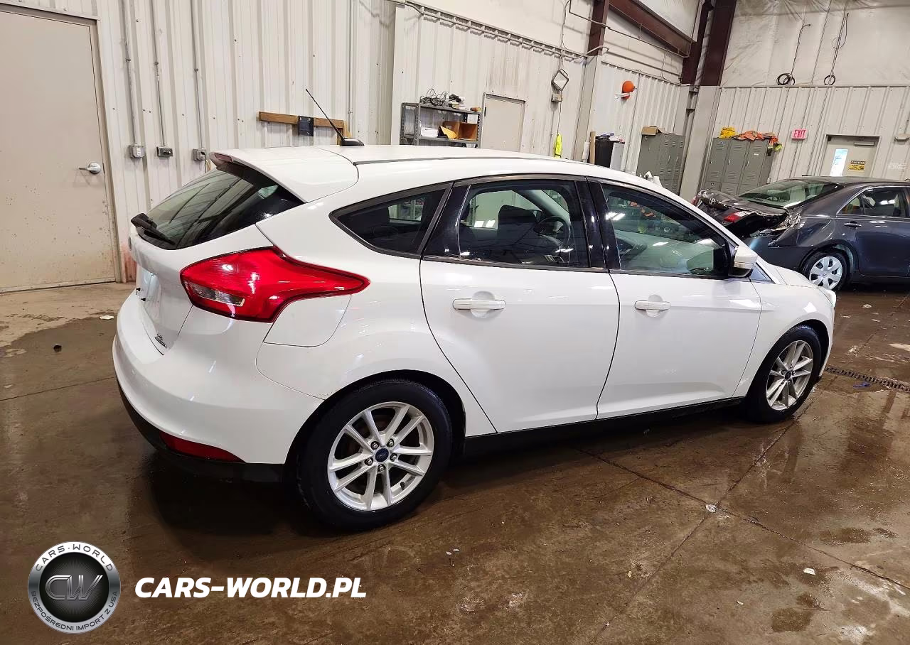 2016 Ford Focus Se VIN:1FADP3K26GL282205 - 3