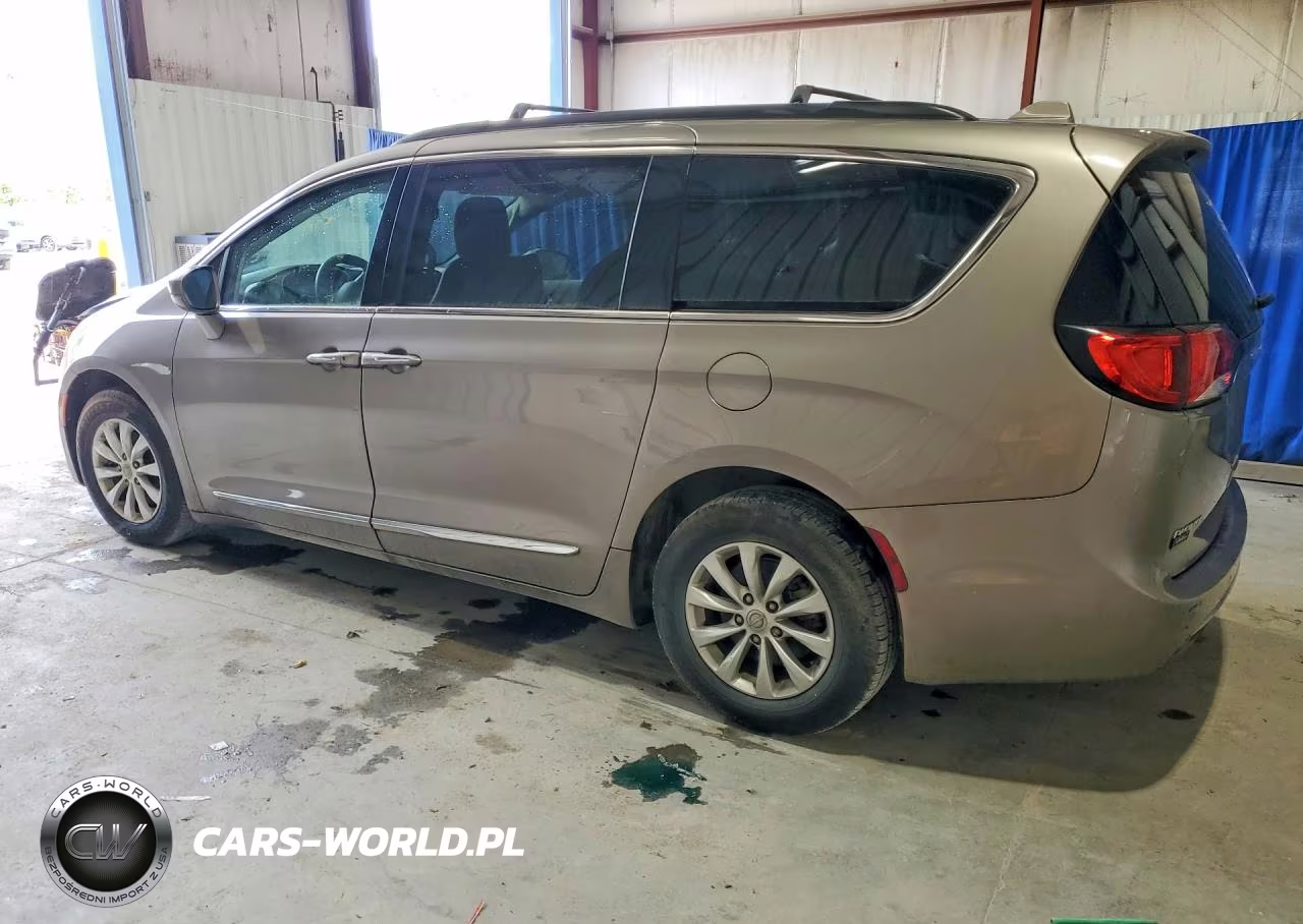 2017 Chrysler Pacifica Touring L VIN:2C4RC1BG4HR733698 - 2