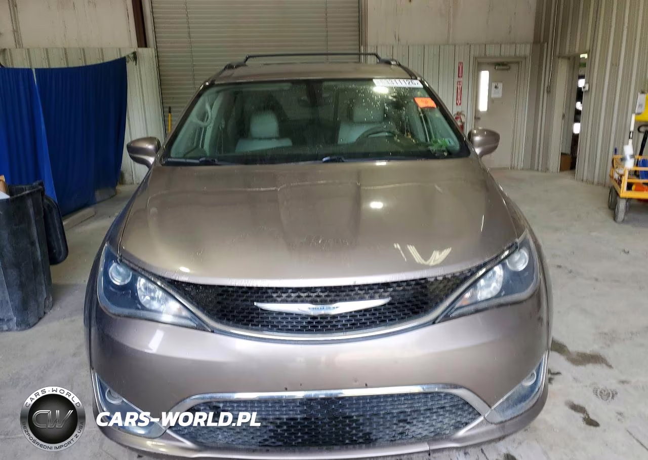 2017 Chrysler Pacifica Touring L VIN:2C4RC1BG4HR733698 - 5