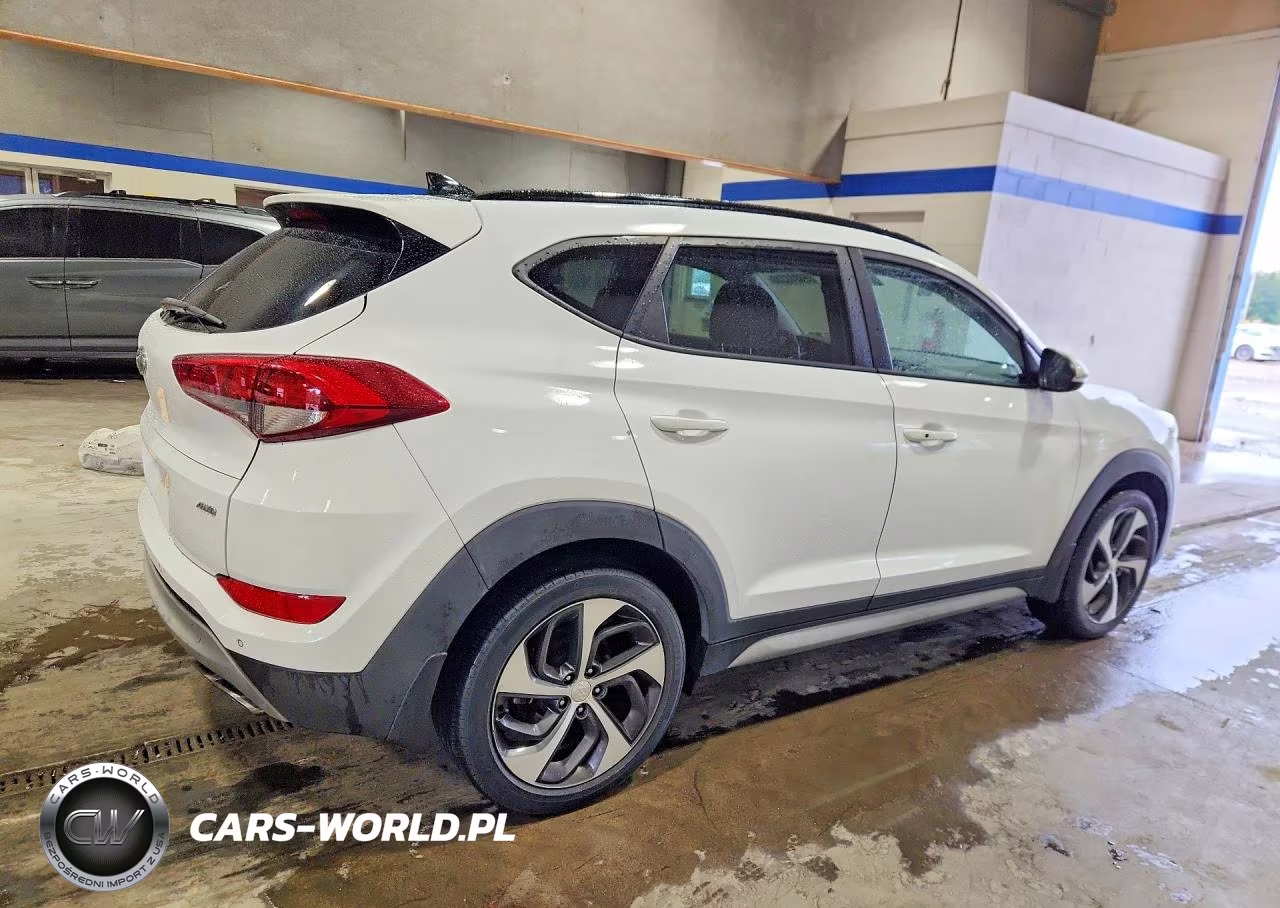 2018 Hyundai Tucson Value VIN:KM8J3CA29JU688938 - 3