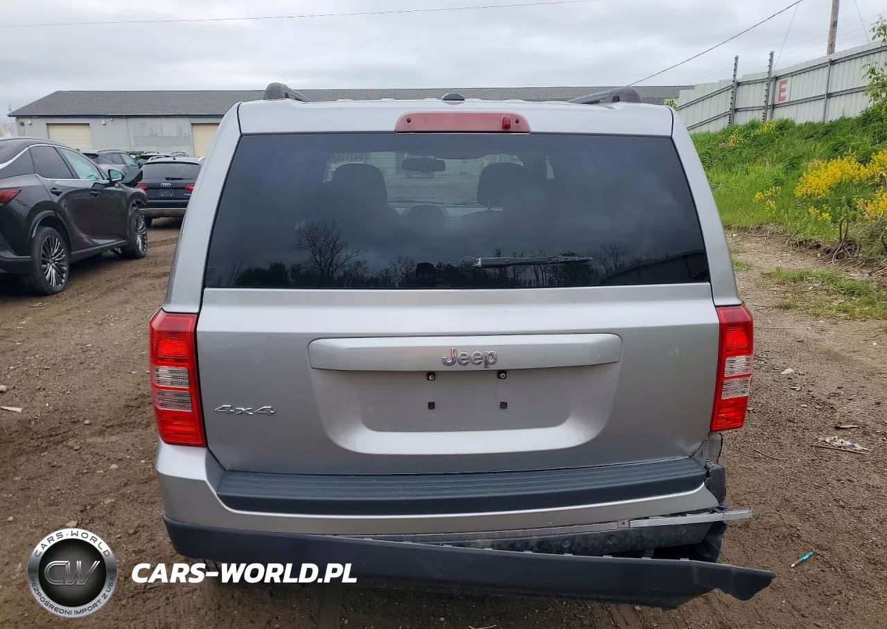 2015 Jeep Patriot Latitude VIN:1C4NJRFB2FD417010 - 6