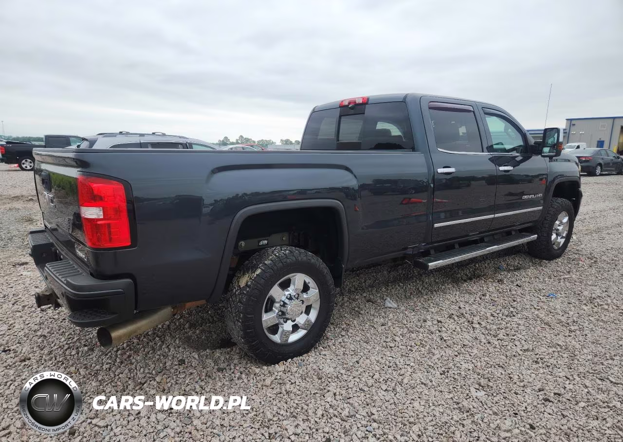 2018 GMC Sierra K3500 Denali VIN:1GT42YEYXJF130861 - 3