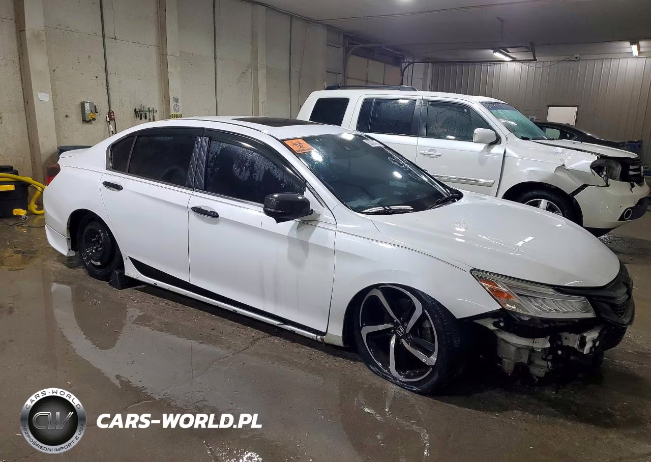 2017 Honda Accord Touring VIN:1HGCR3F92HA000373 - 4