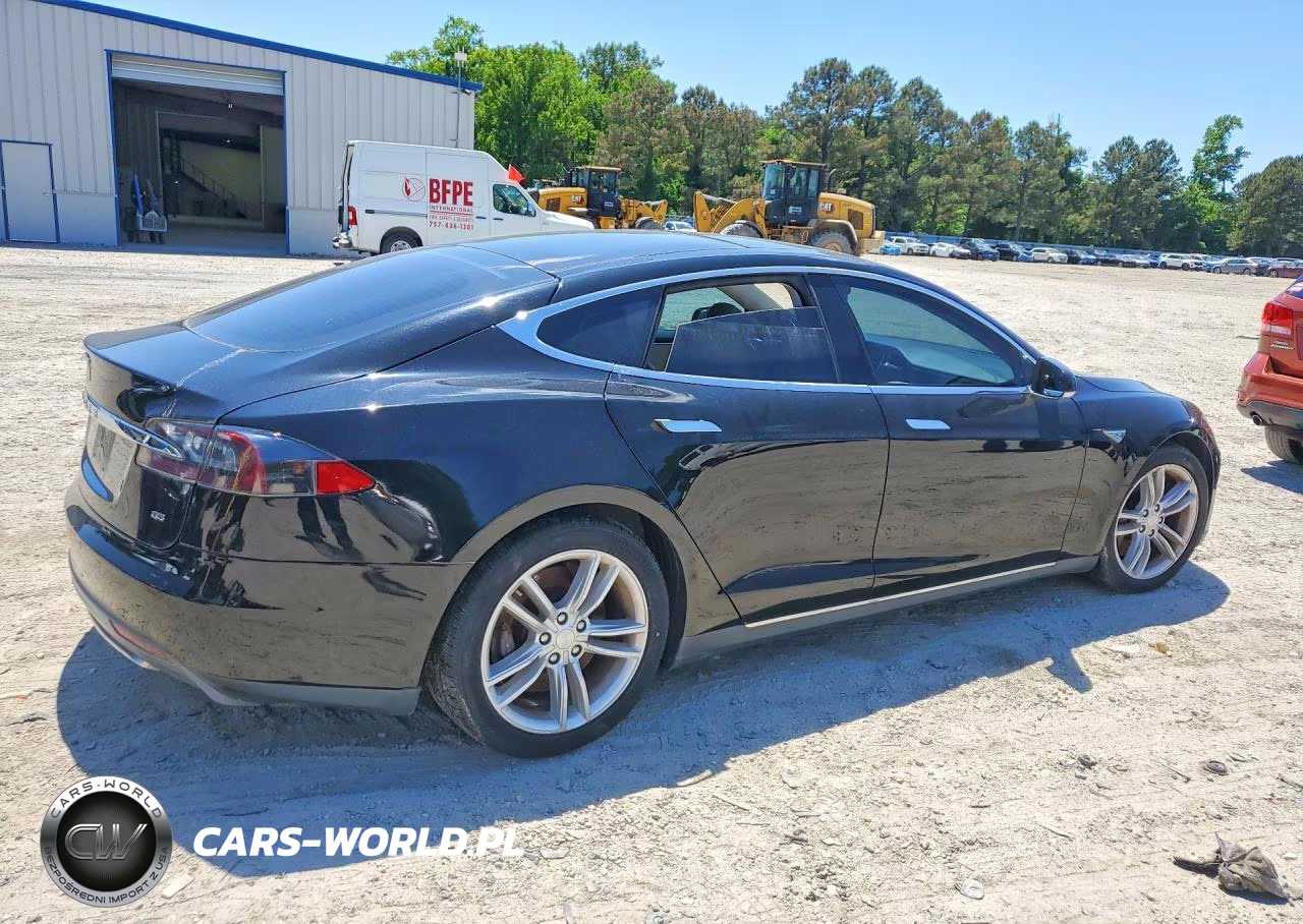 2014 Tesla Model S VIN:5YJSA1H16EFP45613 - 3