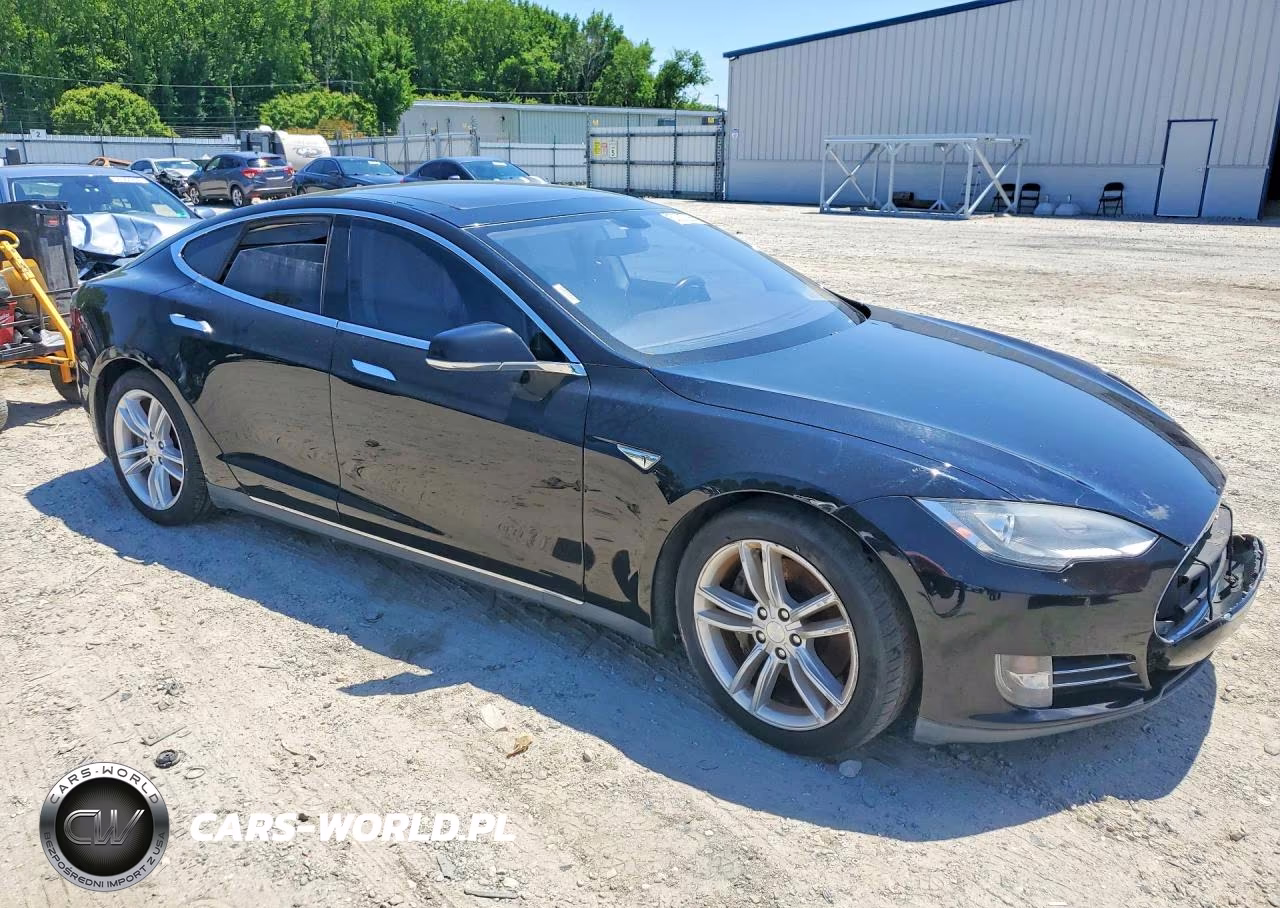 2014 Tesla Model S VIN:5YJSA1H16EFP45613 - 4