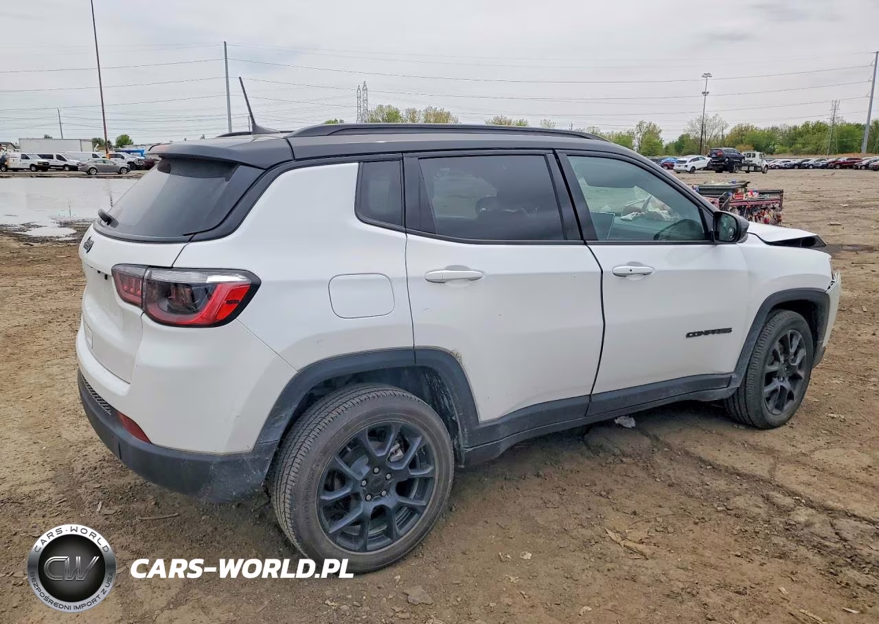 2024 Jeep Compass Latitude VIN:3C4NJDBN1RT112082 - 3
