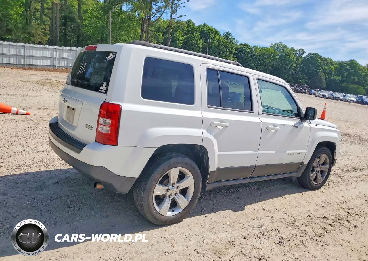 2014 Jeep Patriot Latitude VIN:1C4NJPFB9ED819271 - 3