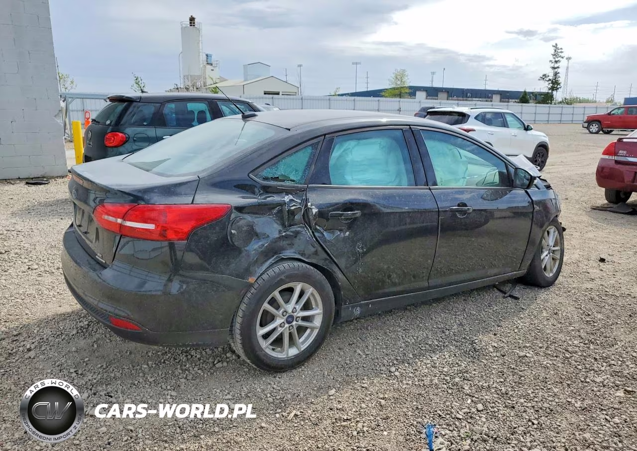 2015 Ford Focus Se VIN:1FADP3F27FL244622 - 3