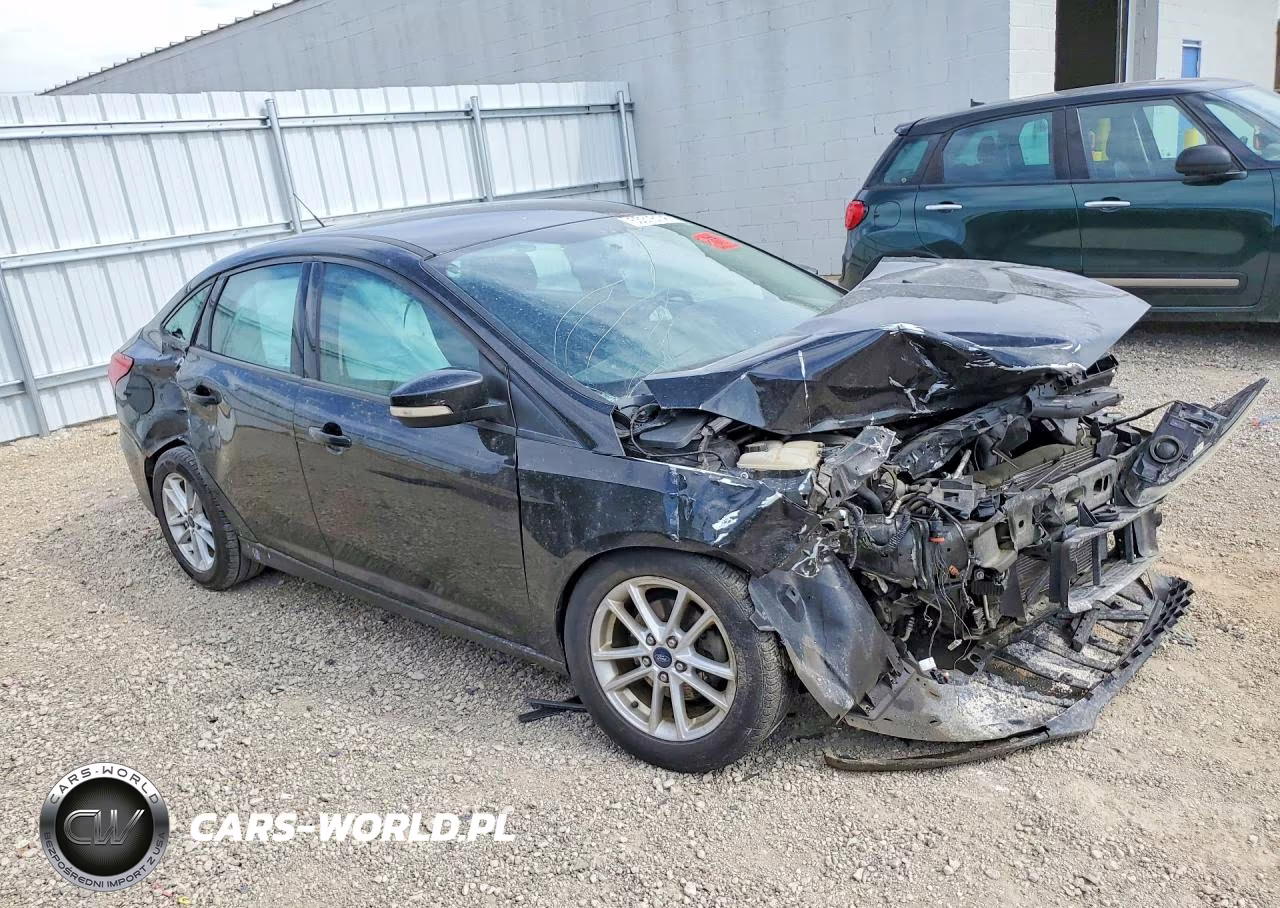 2015 Ford Focus Se VIN:1FADP3F27FL244622 - 4